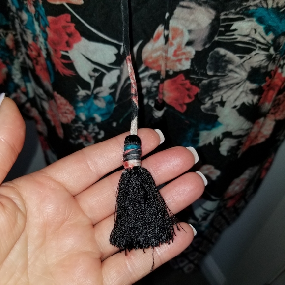 Tolani Floral Tunic Top~Medium - Picture 4 of 10